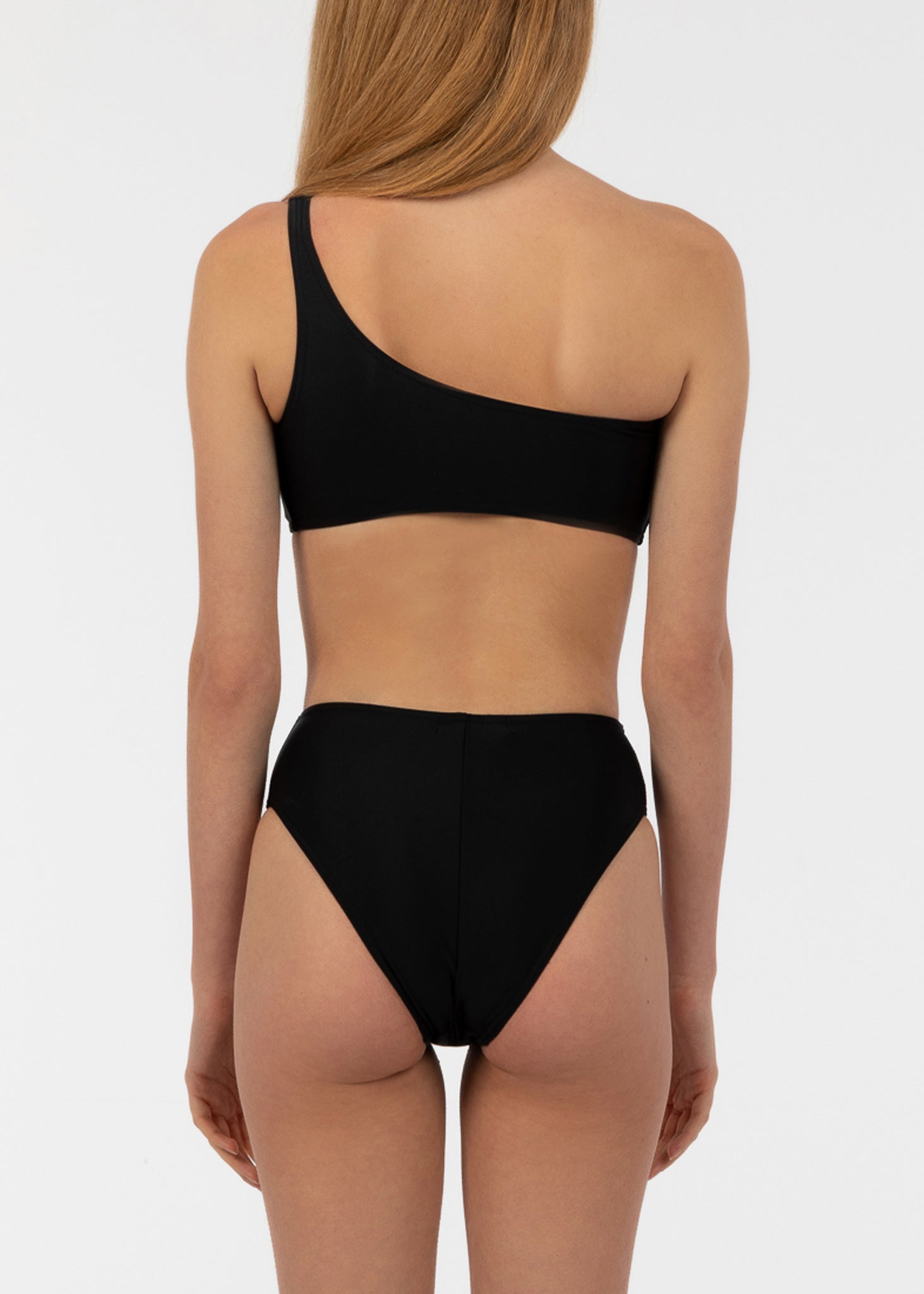 Eva Bikini - Schwarzer Abgrund